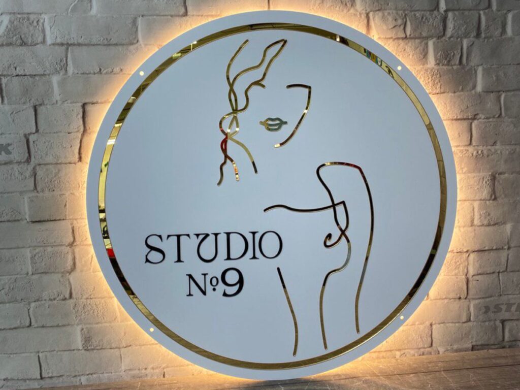 Акрилова вивіска Studio 9